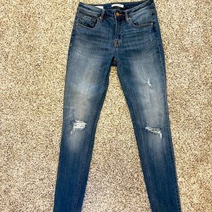 Women’s Distressed Skinny Jeans